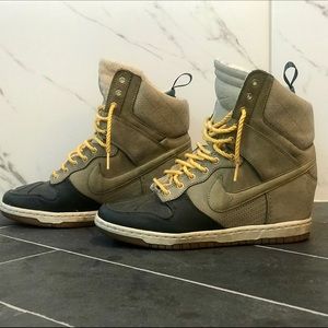 Nike Women’s Dunk Sky Hi Sneakerboot (Duck Boots)